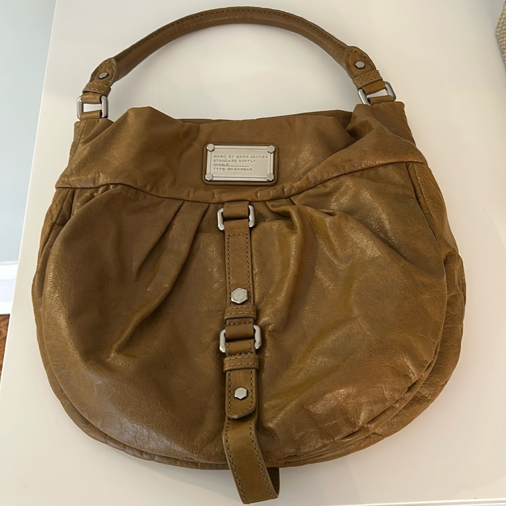 Marc by Marc Jacobs Brown Leather Shoulder Bag in Excellent condition.